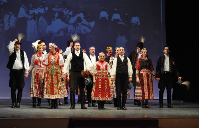 A Csallóközi Táncegyüttes műsora – a Nemeshodosi Nagy Lakomán